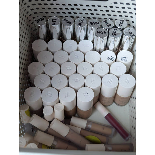 HUGE Farmasi Influencer Samples and Showcase Bundle – It's Me Lisa G